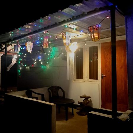 Fly Infinity - Home Stay Kandy Buitenkant foto