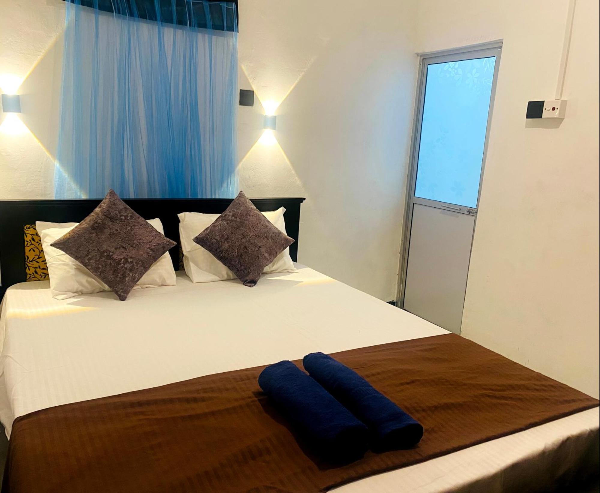 Fly Infinity - Home Stay Kandy Buitenkant foto