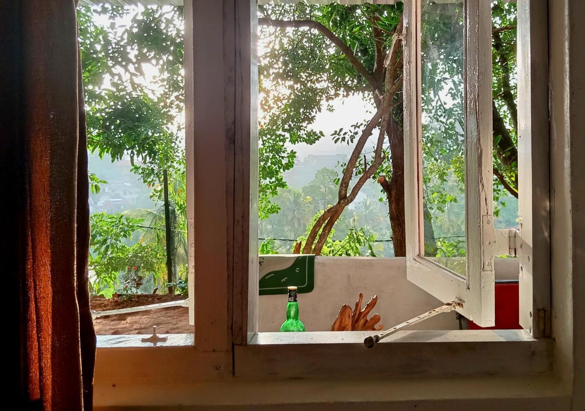 Fly Infinity - Home Stay Kandy Buitenkant foto
