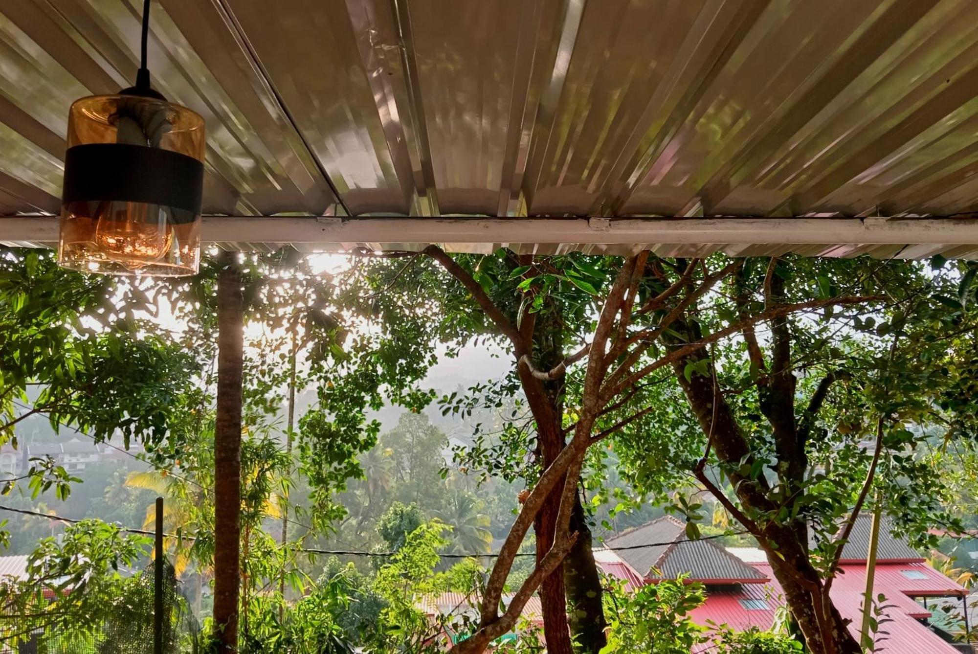 Fly Infinity - Home Stay Kandy Buitenkant foto