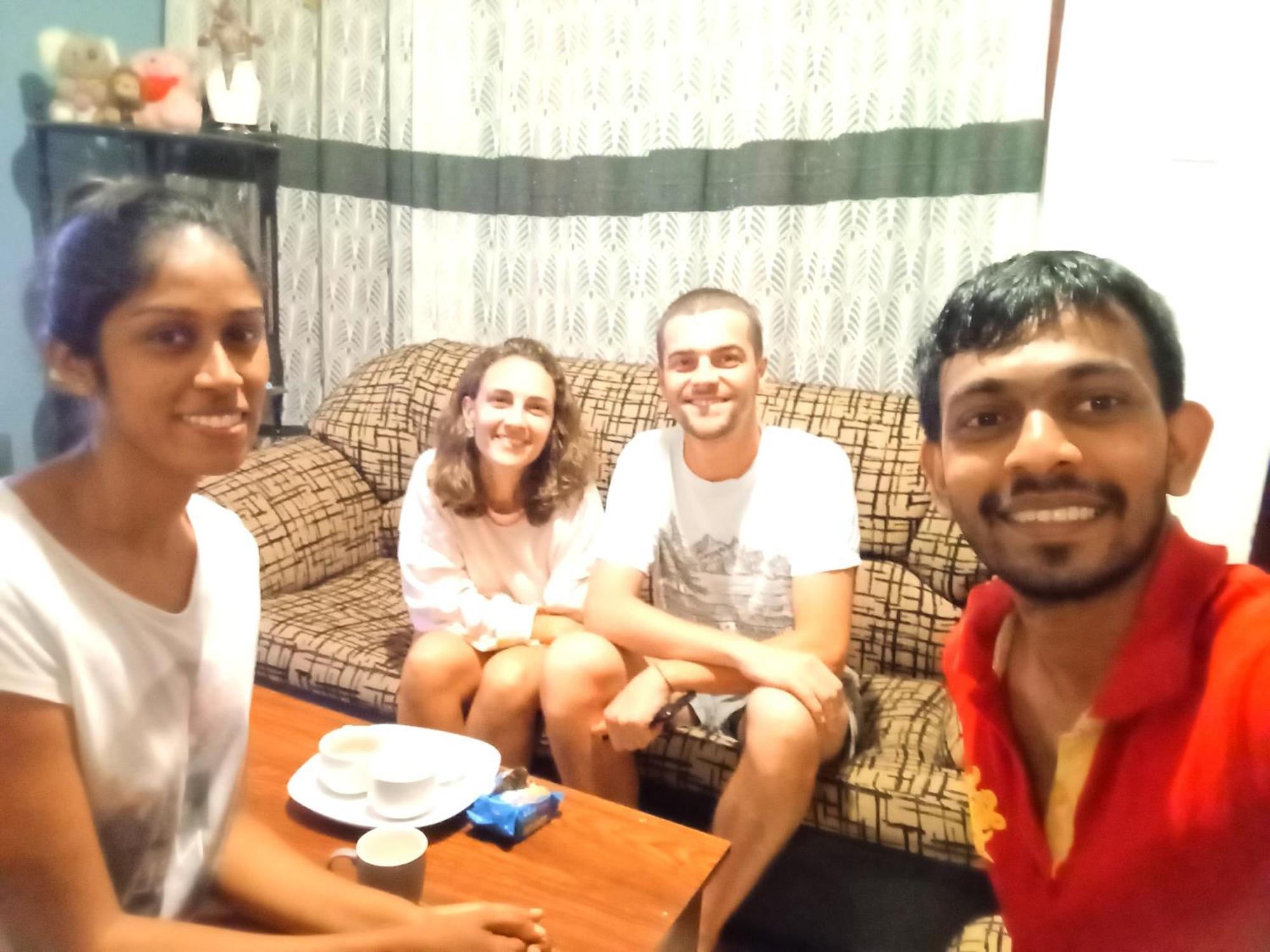 Fly Infinity - Home Stay Kandy Buitenkant foto