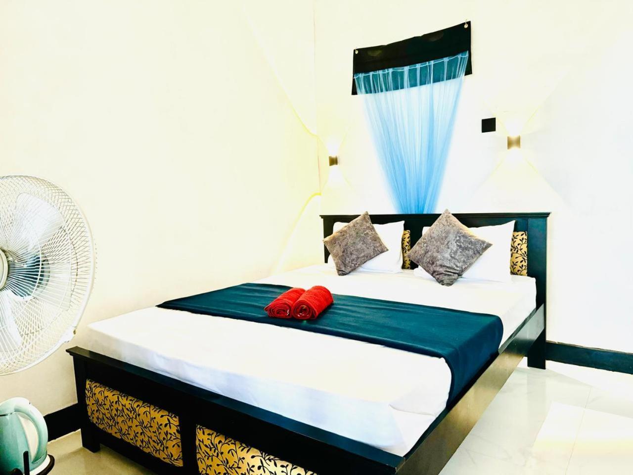 Fly Infinity - Home Stay Kandy Buitenkant foto
