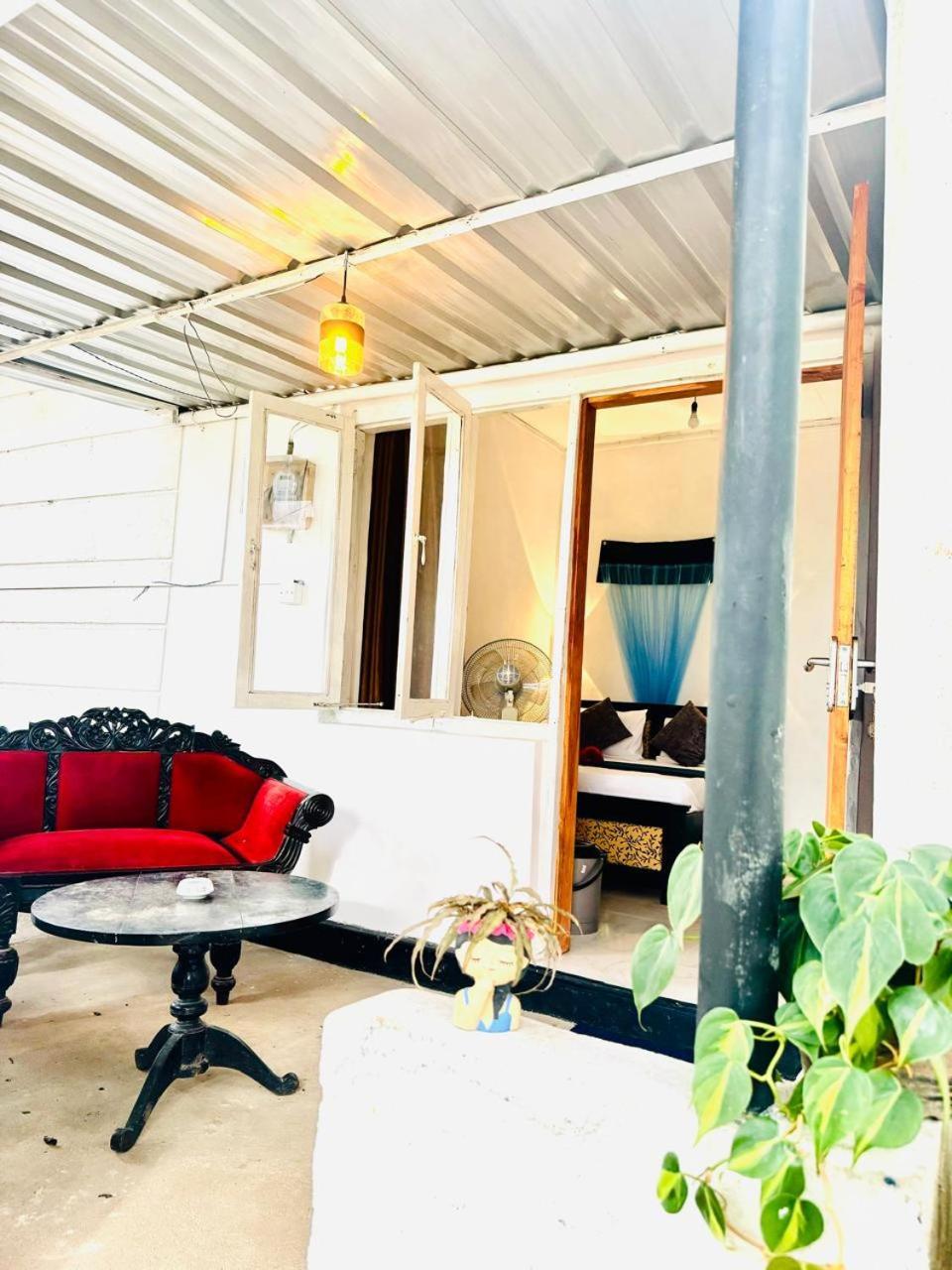 Fly Infinity - Home Stay Kandy Buitenkant foto