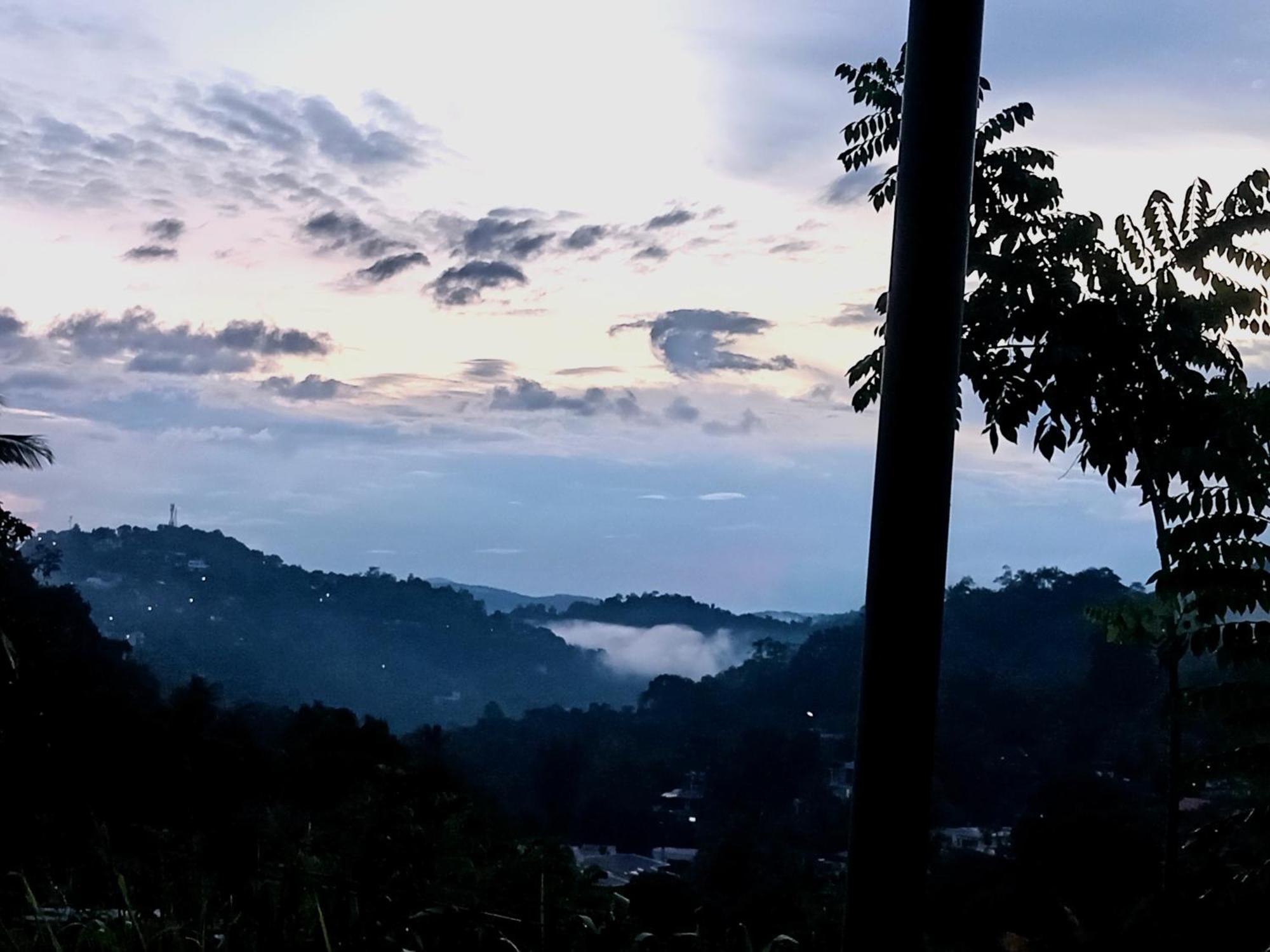 Fly Infinity - Home Stay Kandy Buitenkant foto
