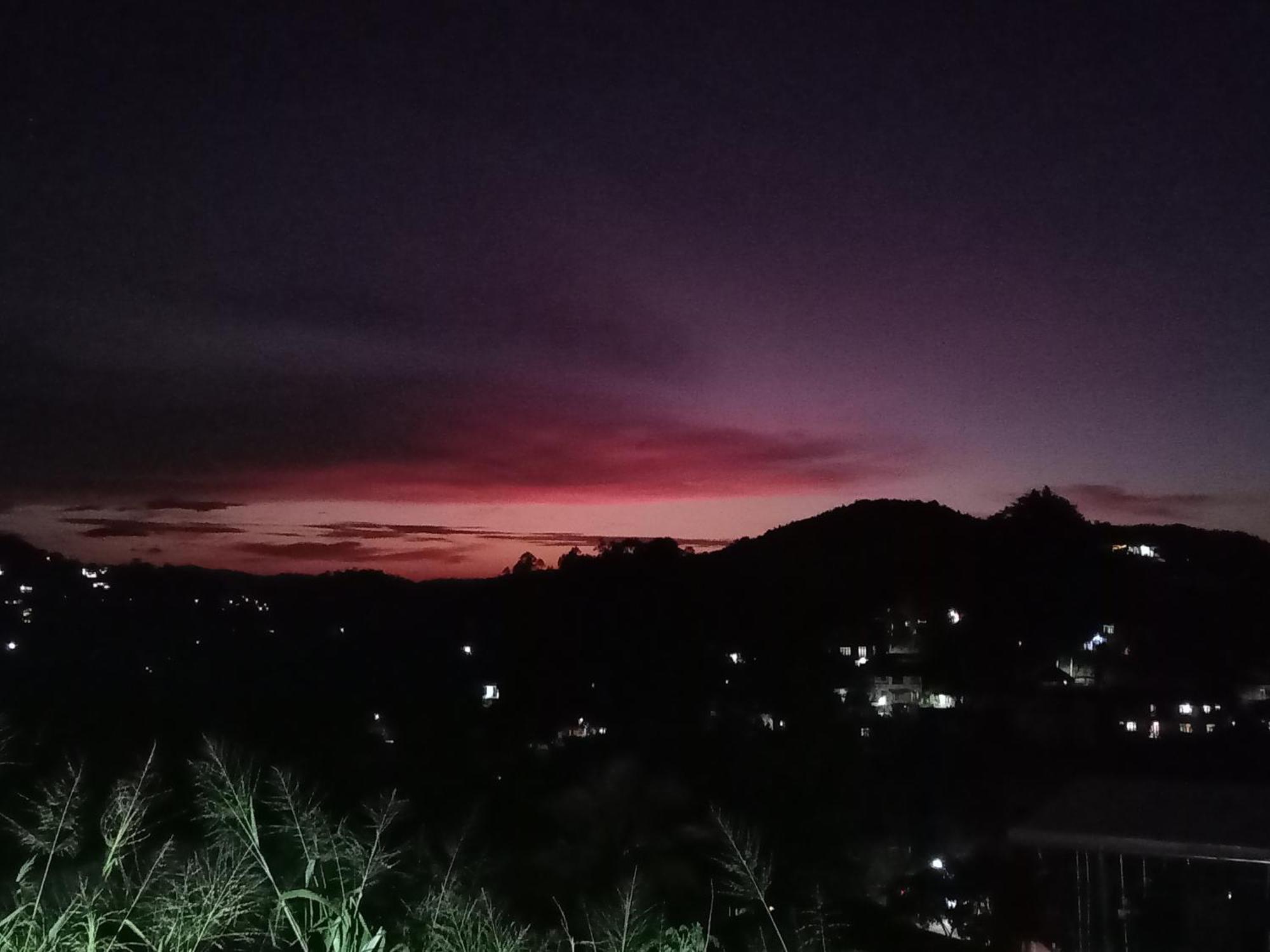 Fly Infinity - Home Stay Kandy Buitenkant foto