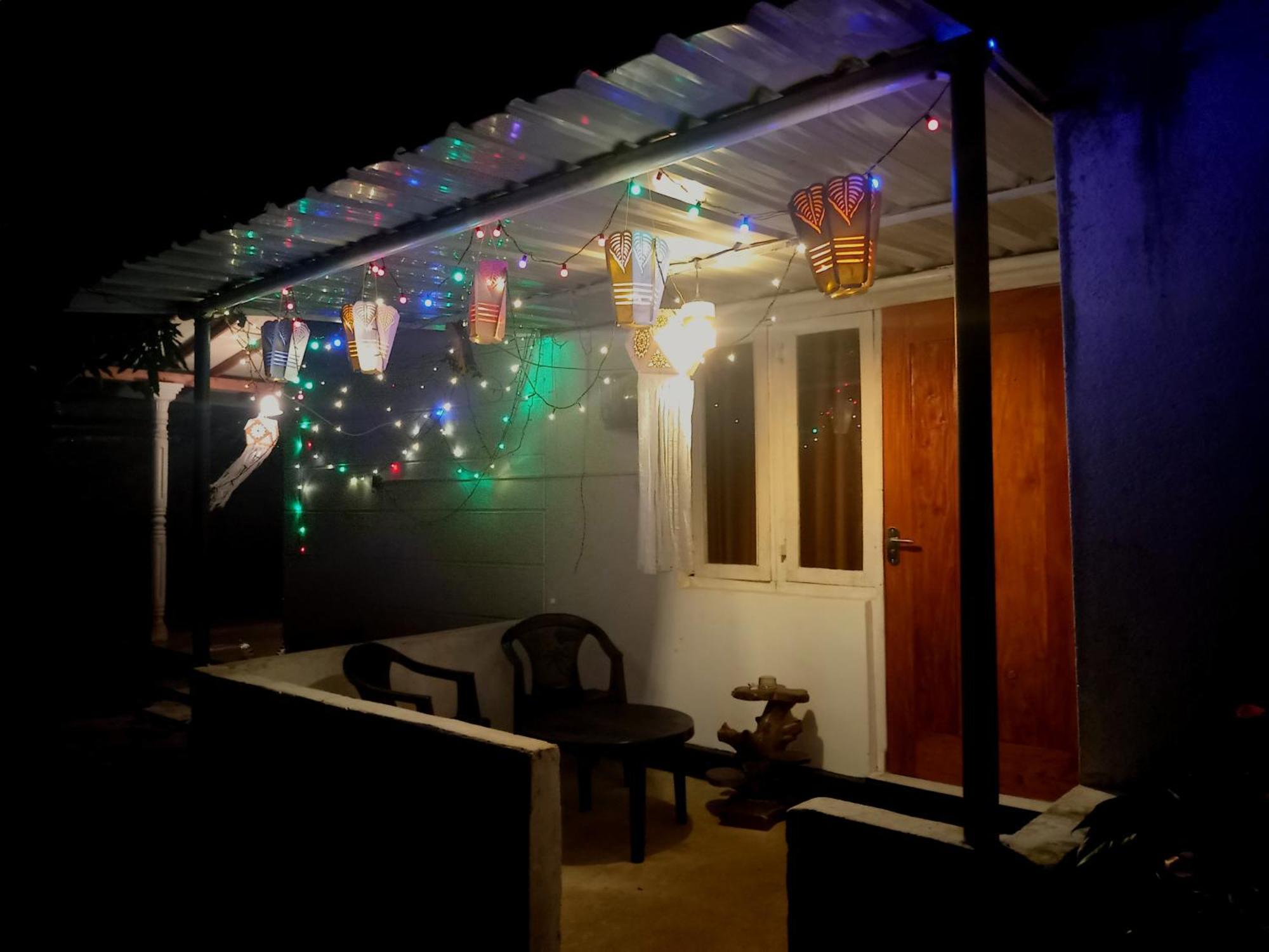 Fly Infinity - Home Stay Kandy Buitenkant foto